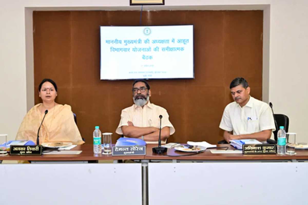 योजनाएं तय समय पर धरातल पर उतारें, लापरवाही बर्दाश्त नहीं, उच्च स्तरीय बैठक में सीएम हेमंत की हिदायत